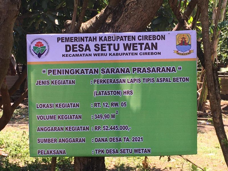 Proyek pengaspalan jalan di Desa Setu Wetan, Kec. Weru, Kab. Cirebon, Jawa Barat.