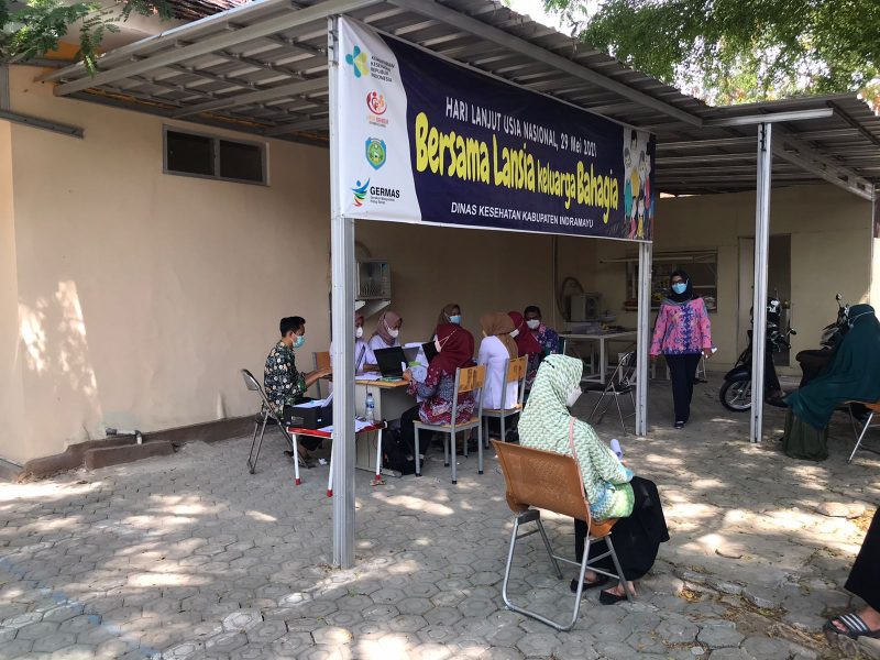 Puskesmas Margadadi melaksanakan vaksinasi moderna dosis kedua untuk masyarakat, Senin, 27 September 2021.