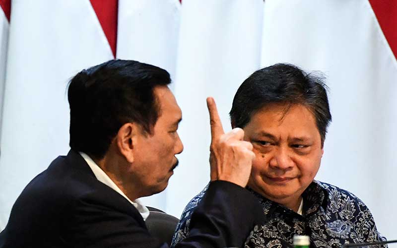 Luhut Binsar Pandjaitan dan Airlangga Hartato saat Ratas (Rapat Terbatas).