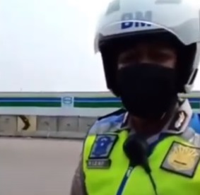 Rizki Polantas yang menjelaskan mengapa pengendara ditilang.