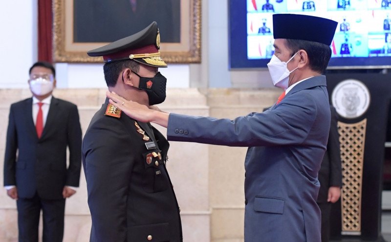Presiden Joko Widodo melantik Kepala Kepolisian Republik Indonesia Listyo Sigit Prabowo. Foto: antarafoto