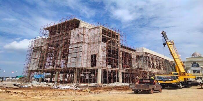 Embarkasih Haji Indramayu dalam proses pembangunan.