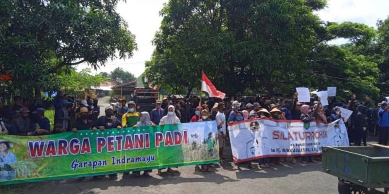 Para petani hendak menyampaikan aspirasinya mengenai sengketa lahan HGU yang menjadi sengketa, Kamis, 18 November 2021.