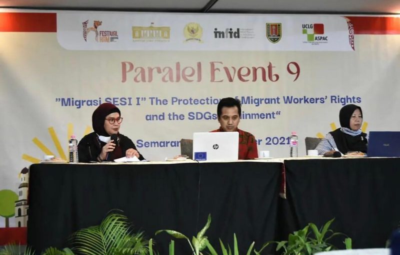 Bupati Indramayu Nina Agustina saat berbicara di forum Internasional mengenai pekerja imigran di Kota Semarang, Jawa Tengah, Rabu, 17 November 2021.