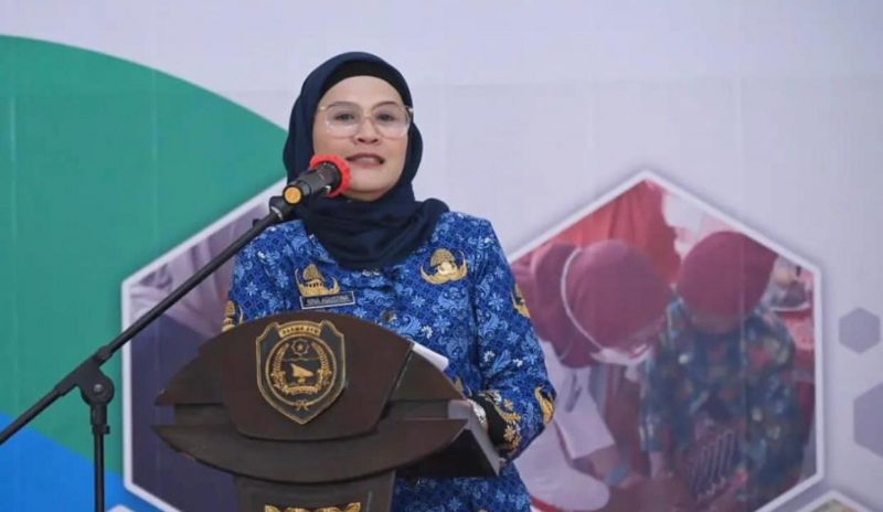 Bupati Indramayu Nina Agustina saat membuka acara Bimbingan dan Pemantapan Tim Koordinasi Bantuan Sosial Pangan Tingkat Kab. Indramayu di gedung PGRI, Selasa, 29 November 2022. (foto: ninaagustina).