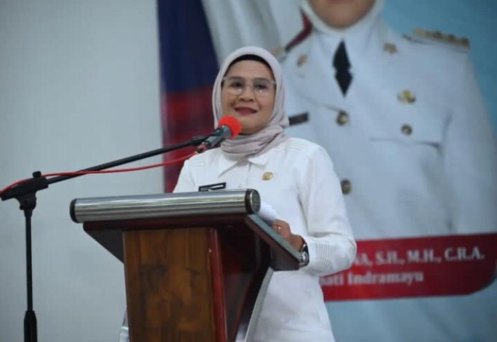 Bupati Indramayu Nina Agustina saat membuka acara Musyawarah Pembangunan (Musrembang) Rencana Kerja Pemerintah Daerah Kab. Indramayu Tahun 2024 di Aula Nyi Endang Darma Ayu Universitas Wiralodra, Rabu, (15/3/2023). (Foto: ninaagustina).